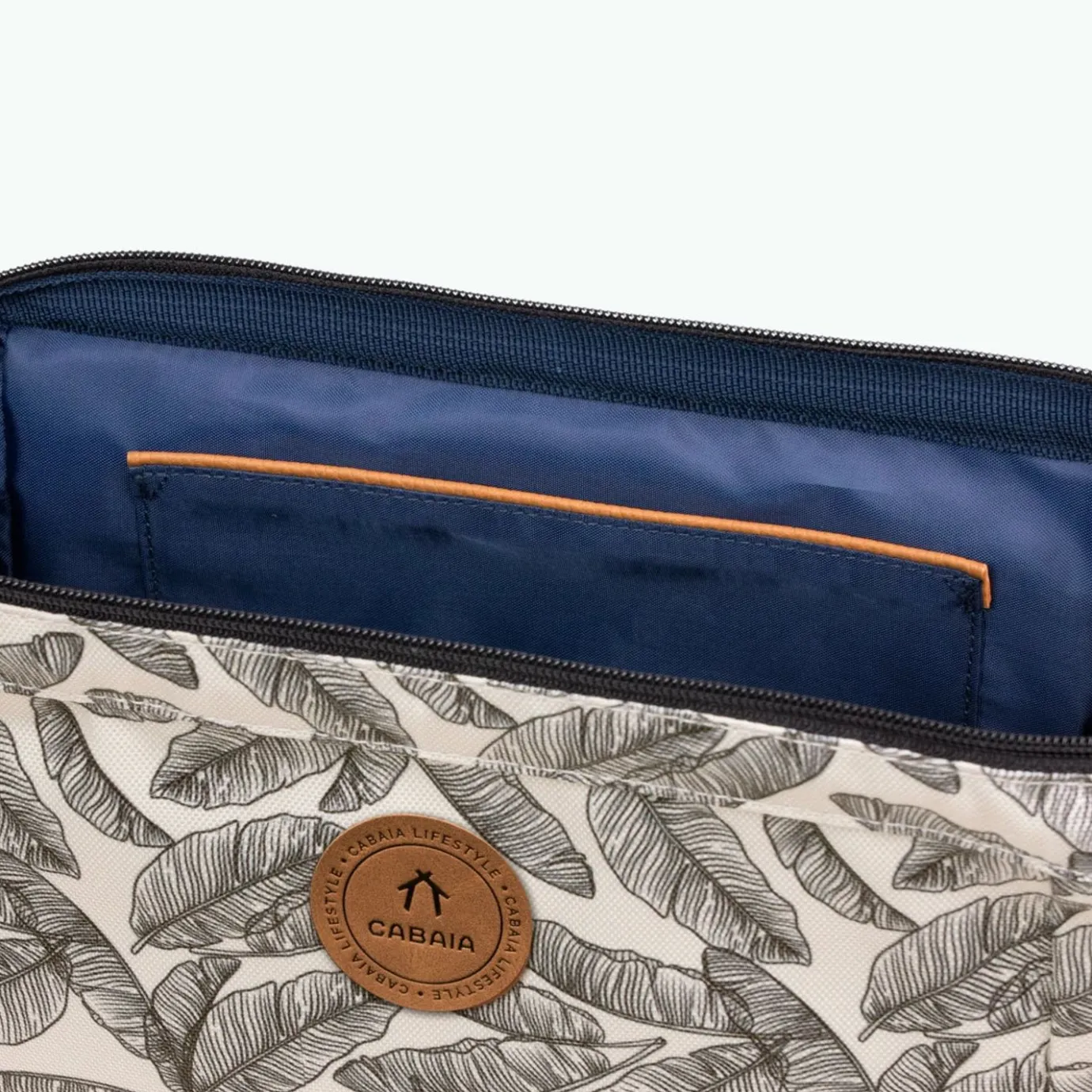 Travel Kits | Cabaïa Andrassy Ut White