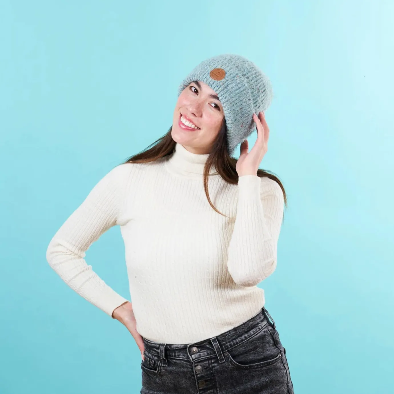 Beanies Without Bobbles | Cabaïa Cari Turquoise Blue